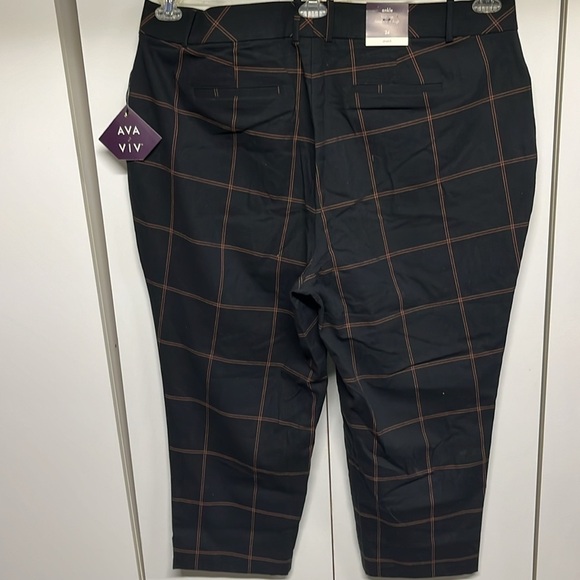 Ava & Viv Cropped Pants - Picture 6 of 16